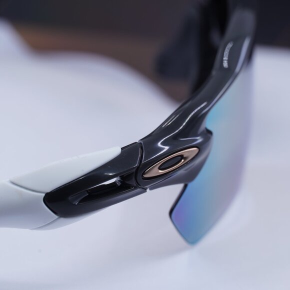 Oakley OO9208 9208C7 Shield Sunglasses - Carbon/Prizm Rose Gold - Picture 2 of 8